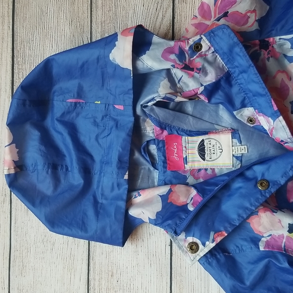 ✅SOLD✅ Girl's Floral Raincoat - Picture 5 of 6